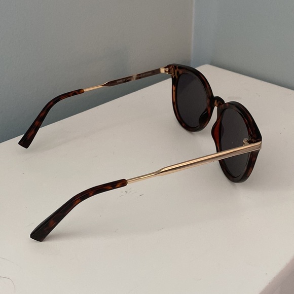 Sunglasses - Picture 4 of 5